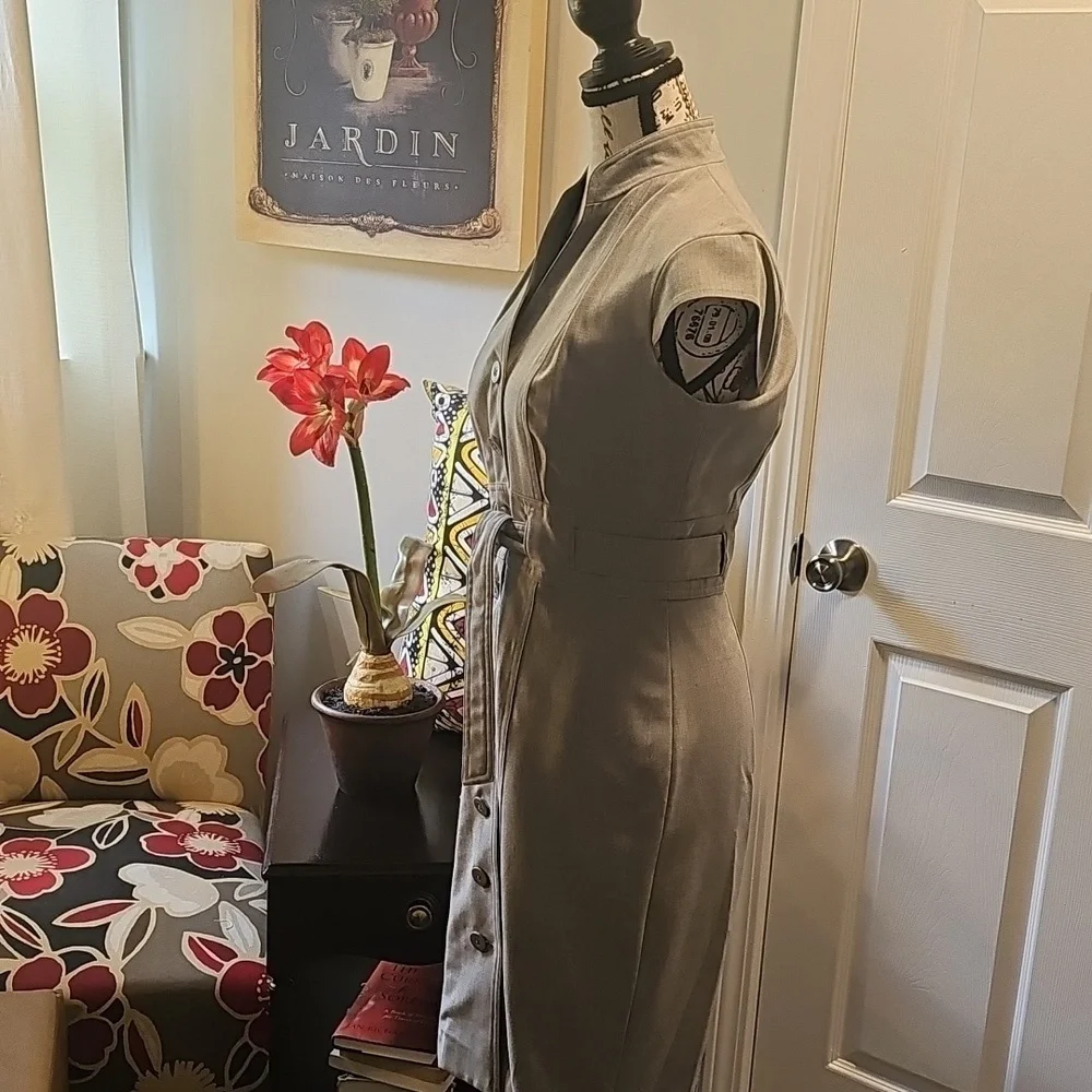 Calvin Klein Claassic Dress, Cap Sleeve, Belted, Gray. Women's, Size 4P - Picture 3 of 13